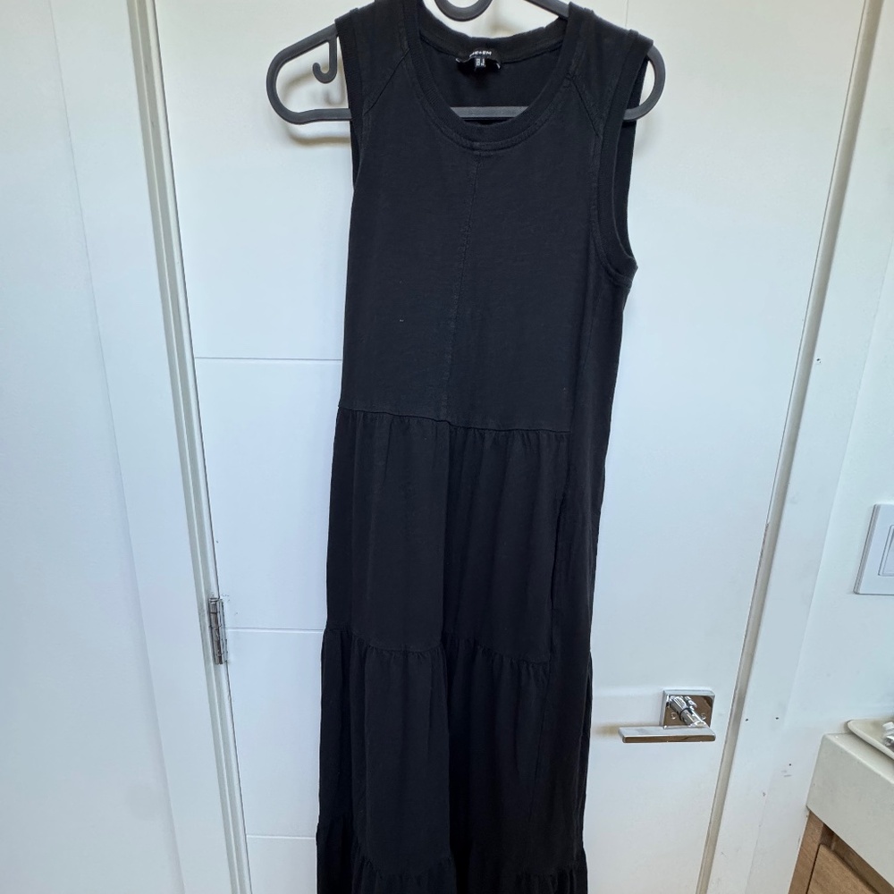 Me + Em Sleeveless tiered maxi dress (black/size 2)